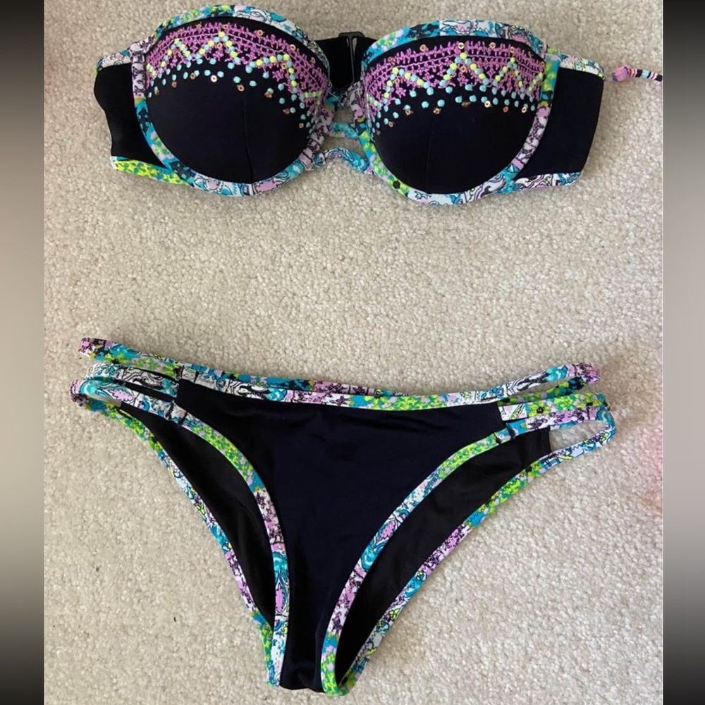 Victoria’s Secret Strapless 32A/XS Bikini